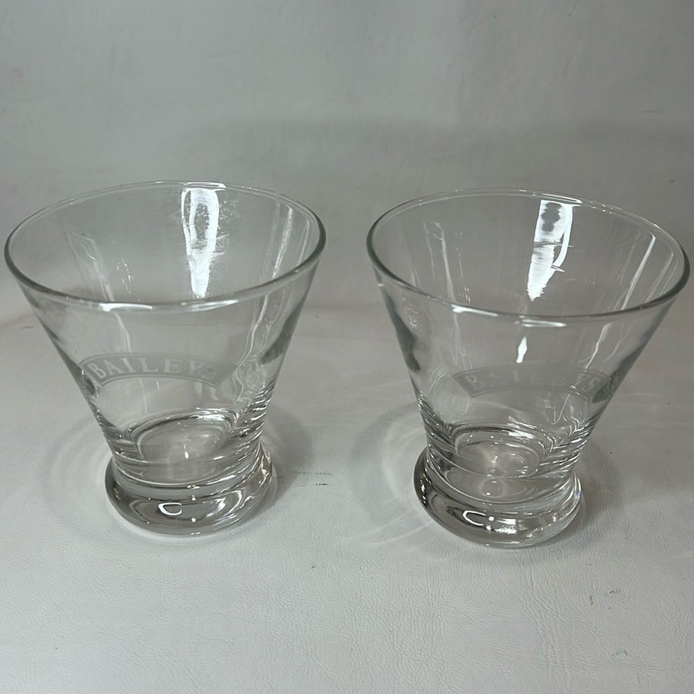 Baileys Rock Glass 8 Oz Each 4 1/4 In Tall 3 3/4 Round Set 2 Liquor Bar Cocktail
